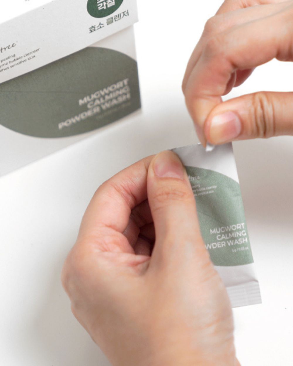 Isntree - Mugwort Calming Powder Wash