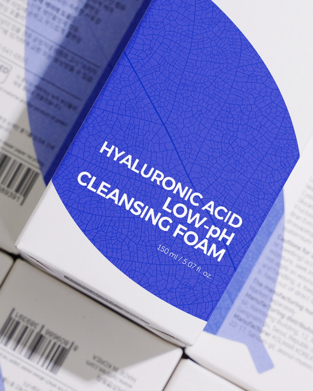 Isntree - Hyaluronic Acid Low-pH Cleansing Foam